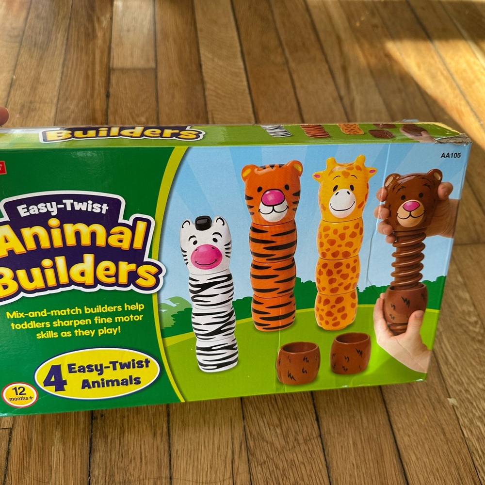 Orange and Yellow Building Set with Snap-Together Animal Figures